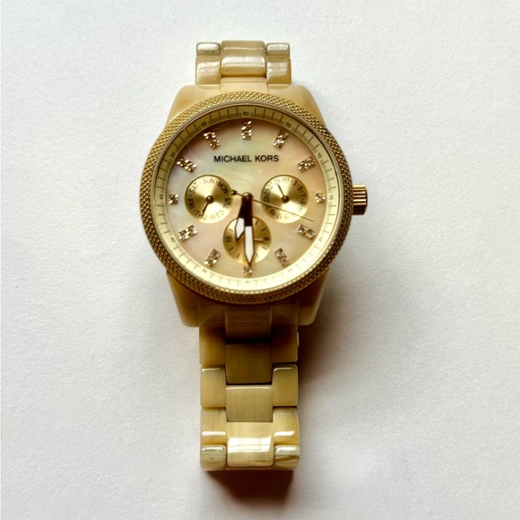 Michael Kors Jet Set Watch - Picture 2 of 6